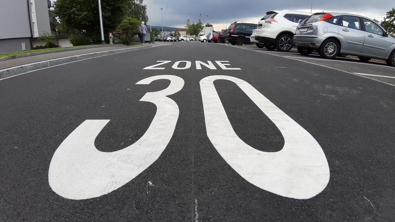 Markierung Tempo 30 auf einer Strasse.